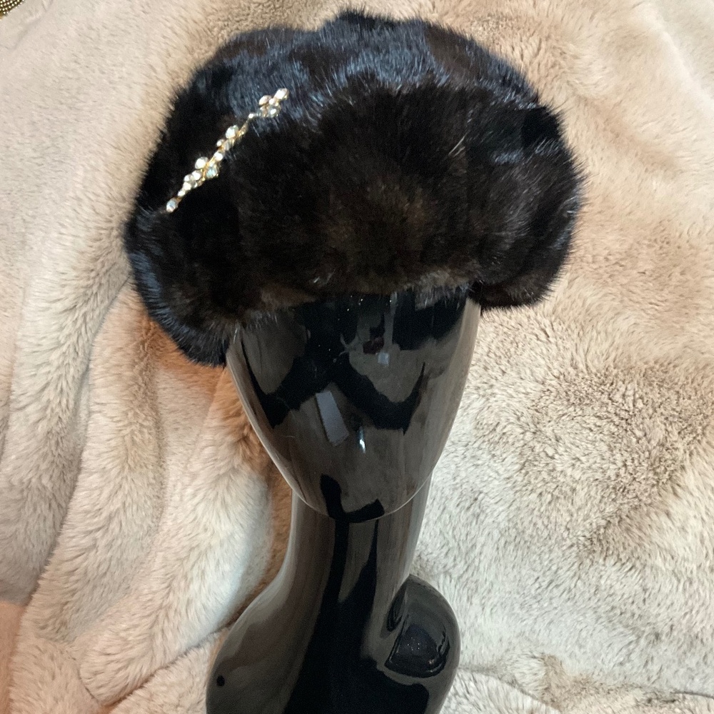 * Beautiful Mink Fur Hat & Gloves *